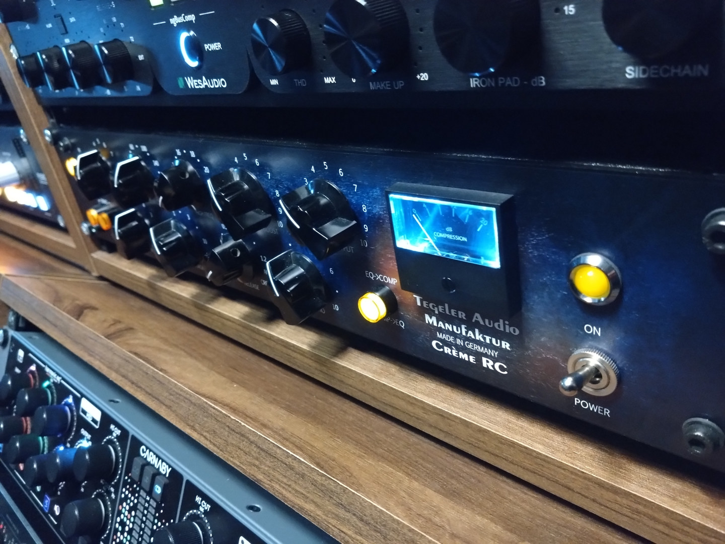 Blue Carnaby rack close-up